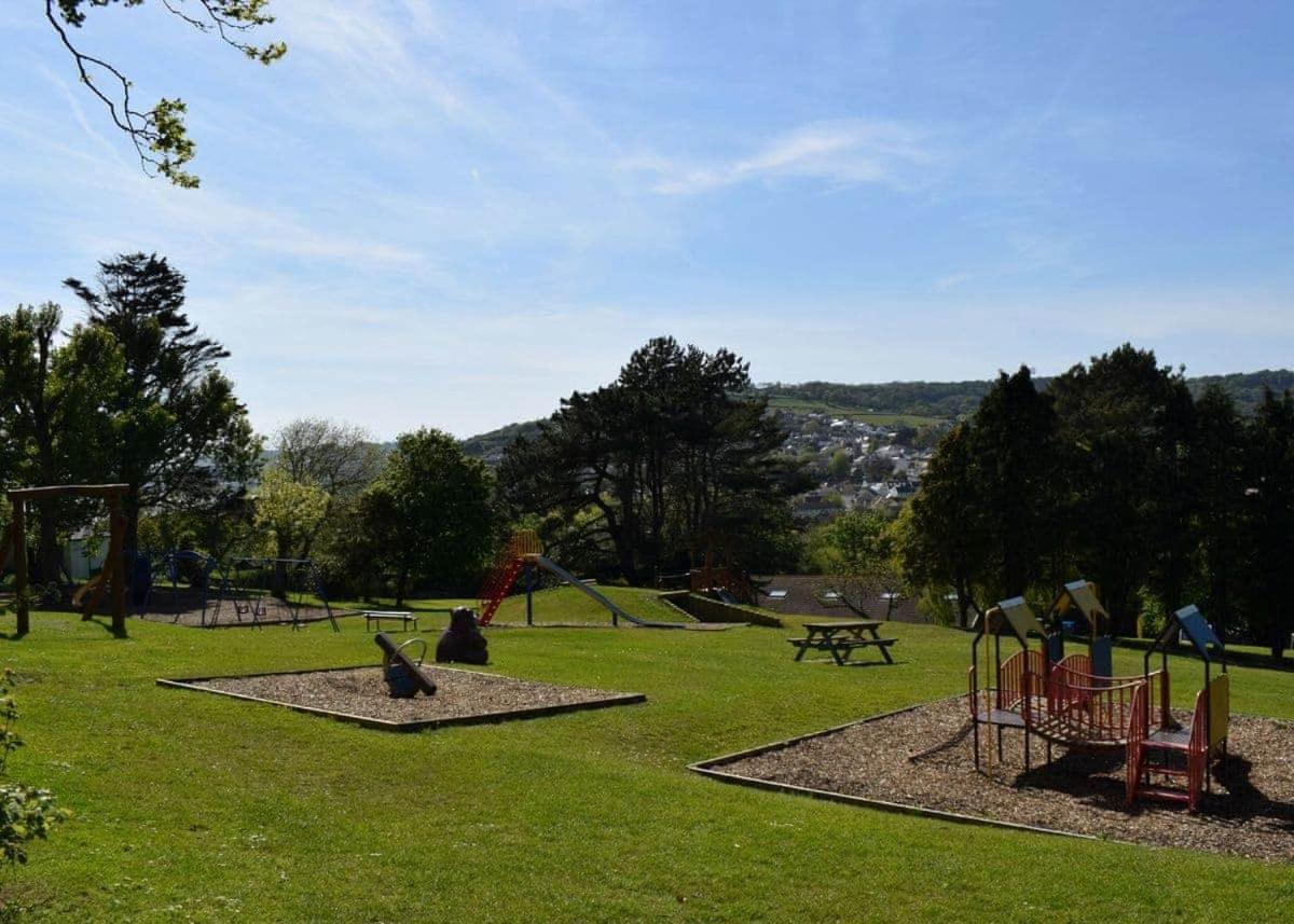 Newlands Park 호텔 챨마우스 외부 사진